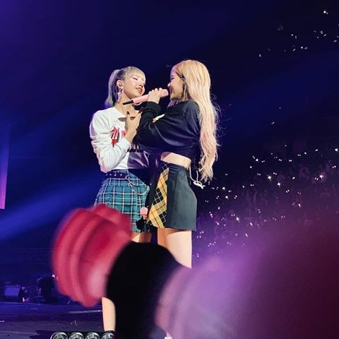 Tour diễn Bắc Mỹ của BLACKPINK kết thúc: Dấu ấn đẳng cấp của một girlgroup hàng đầu Kpop hay nỗi thất vọng của fan quốc tế? - Ảnh 6. Tour diễn Bắc Mỹ của BLACKPINK kết thúc: Dấu ấn đẳng cấp của một girlgroup hàng đầu Kpop hay nỗi thất vọng của fan quốc tế? - Ảnh 6.