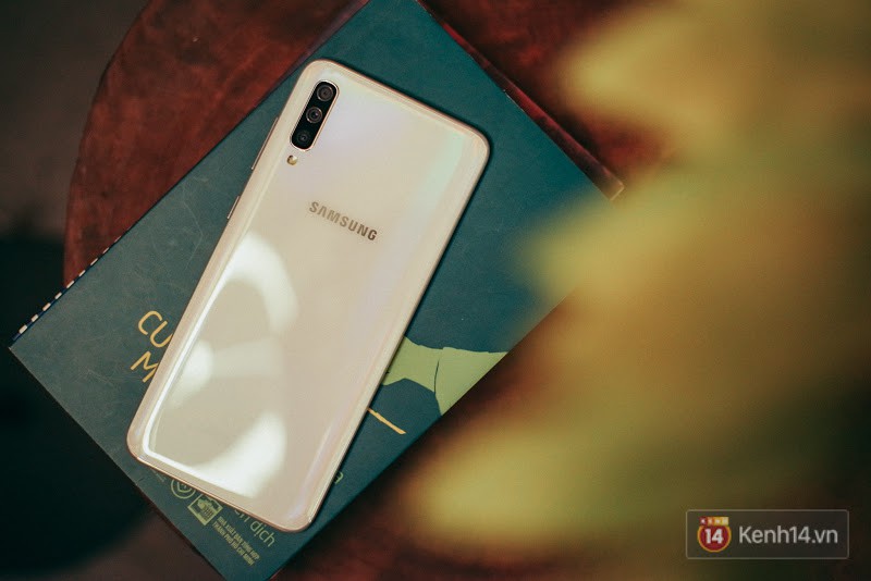 Đánh giá nhanh Galaxy A70: dù chỉ là máy tầm trung nhưng cái gì cũng có - Ảnh 1. Đánh giá nhanh Galaxy A70: dù chỉ là máy tầm trung nhưng cái gì cũng có - Ảnh 1.