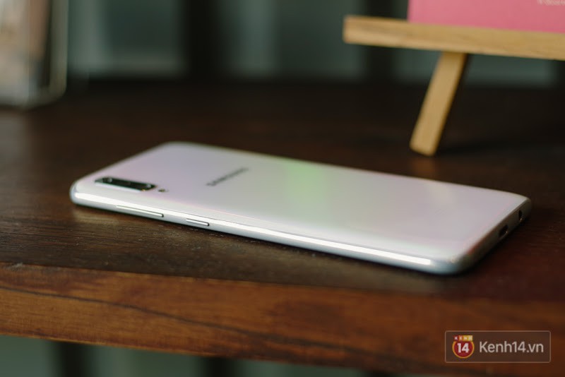 Đánh giá nhanh Galaxy A70: dù chỉ là máy tầm trung nhưng cái gì cũng có - Ảnh 2. Đánh giá nhanh Galaxy A70: dù chỉ là máy tầm trung nhưng cái gì cũng có - Ảnh 2.