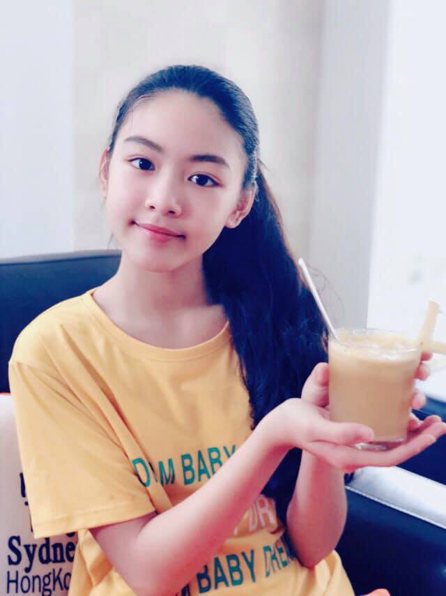 “Công chúa” 14 tuổi nhà Quyền Linh: Cao 1m7, sở hữu vẻ đẹp mong manh và được ví là bản sao của Trương Bá Chi - Ảnh 3.