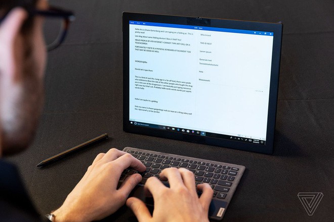 Lenovo trình diễn chiếc máy tính màn hình gập đầu tiên trên thế giới - Ảnh 5.