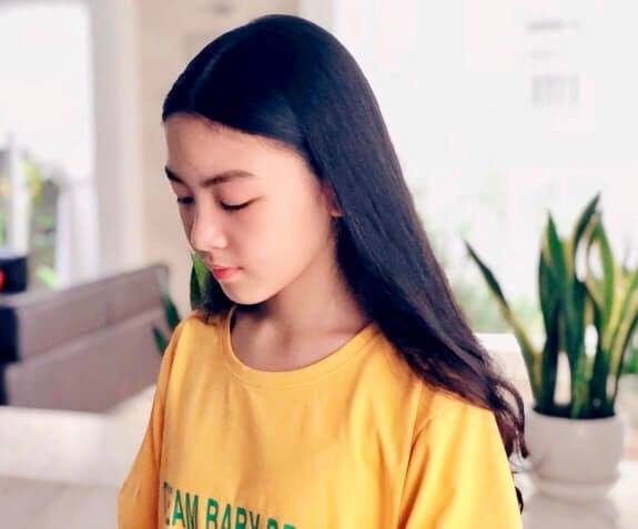 “Công chúa” 14 tuổi nhà Quyền Linh: Cao 1m7, sở hữu vẻ đẹp mong manh và được ví là bản sao của Trương Bá Chi - Ảnh 4.