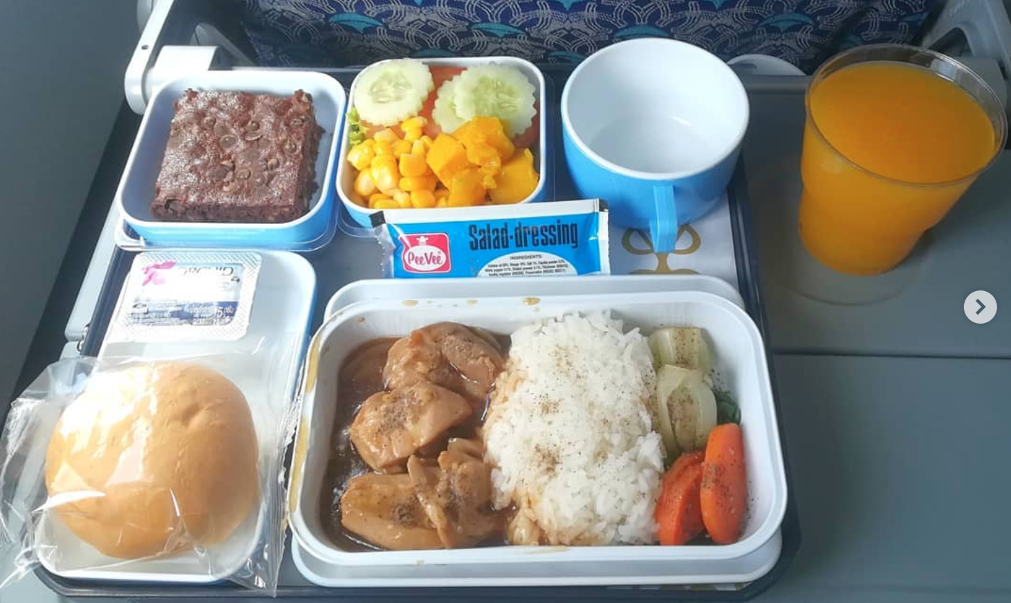 Dạo một vòng xem món ăn trên máy bay của các nước, Việt Nam phục vụ mì Ý trong khi Mỹ, Pháp phục vụ cơm - Ảnh 6. Dạo một vòng xem món ăn trên máy bay của các nước, Việt Nam phục vụ mì Ý trong khi Mỹ, Pháp phục vụ cơm - Ảnh 6.
