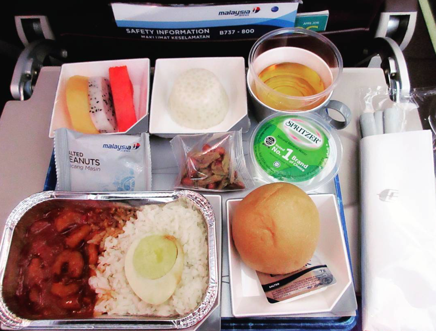 Dạo một vòng xem món ăn trên máy bay của các nước, Việt Nam phục vụ mì Ý trong khi Mỹ, Pháp phục vụ cơm - Ảnh 9. Dạo một vòng xem món ăn trên máy bay của các nước, Việt Nam phục vụ mì Ý trong khi Mỹ, Pháp phục vụ cơm - Ảnh 9.
