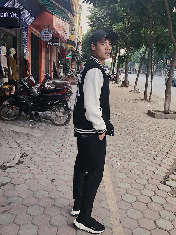Đẳng cấp khoe gia tài đồ chơi của Văn Toàn: Dân tình trầm trồ về độ rich, bạn gái vào xí ngay 1 thứ! - Ảnh 1. Đẳng cấp khoe gia tài đồ chơi của Văn Toàn: Dân tình trầm trồ về độ rich, bạn gái vào xí ngay 1 thứ! - Ảnh 1.