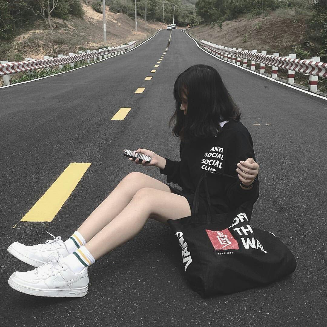 Nỗi lòng của con gái chân to: Lỡ có tham gia thử hài của hoàng tử chắc chắn sẽ trượt từ vòng gửi xe - Ảnh 2. Nỗi lòng của con gái chân to: Lỡ có tham gia thử hài của hoàng tử chắc chắn sẽ trượt từ vòng gửi xe - Ảnh 2.