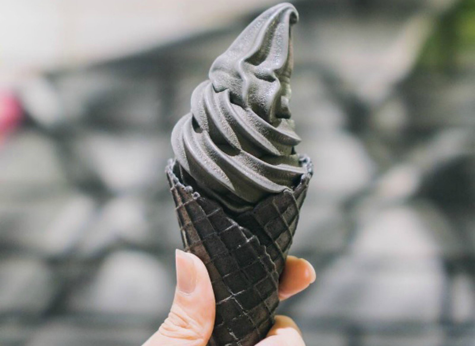 Không ngờ kem màu đen Mẫn Tiên mới úp mở trên Instagram lại có nhiều loại thế này, fan đoán mãi không ra - Ảnh 11. Không ngờ kem màu đen Mẫn Tiên mới úp mở trên Instagram lại có nhiều loại thế này, fan đoán mãi không ra - Ảnh 11.