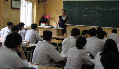 Cận cảnh ngôi trường ở Hà Nội xuống cấp, gắn biển cảnh báo nhiều chỗ  - Ảnh 10.