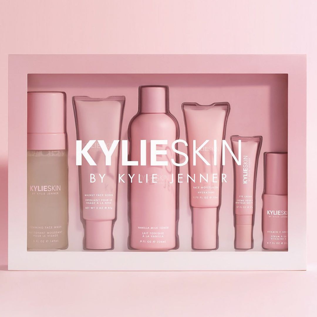 Chưa mở bán, sản phẩm tẩy da chết của Kylie Skin đã bị dân tình tẩy chay, bác sĩ cảnh báo là có nguy cơ gây hỏng da - Ảnh 1.