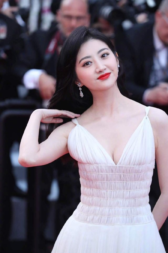 Thảm đỏ Cannes ngày 2: Thiên thần Victorias Secret suýt lộ hàng, Phạm Băng Băng Thái Lan xinh như tiên tử - Ảnh 35.