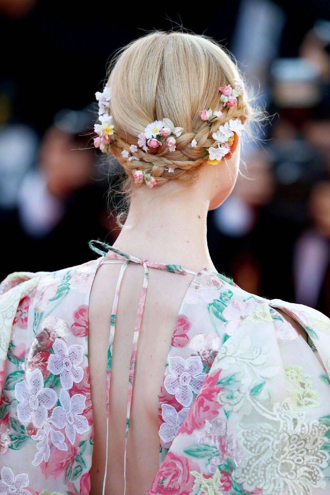 Elle Fanning thành tiên nữ đẹp hơn hoa tại Cannes, nhưng netizen xứ Trung lại chỉ nhớ đến “hoa tiên tử” Phạm Băng Băng ngày nào - Ảnh 6. Elle Fanning thành tiên nữ đẹp hơn hoa tại Cannes, nhưng netizen xứ Trung lại chỉ nhớ đến “hoa tiên tử” Phạm Băng Băng ngày nào - Ảnh 6.