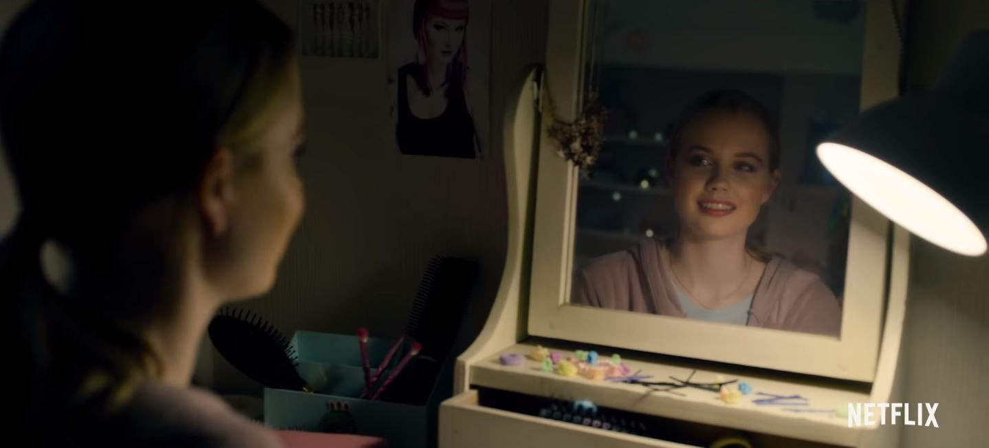 Phim kinh dị BLACK MIRROR tung trailer với sự góp mặt của Miley Cyrus trong vai búp bê công nghệ - Ảnh 6. Phim kinh dị BLACK MIRROR tung trailer với sự góp mặt của Miley Cyrus trong vai búp bê công nghệ - Ảnh 6.