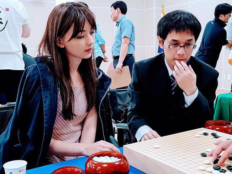 Kỳ thủ cờ vây của hiếm: Đã xinh đẹp rồi lại còn toát ra khí chất thông tuệ bảo sao dân mạng không thích! - Ảnh 1. Kỳ thủ cờ vây của hiếm: Đã xinh đẹp rồi lại còn toát ra khí chất thông tuệ bảo sao dân mạng không thích! - Ảnh 1.