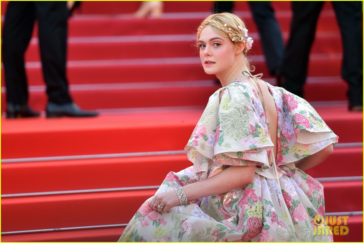 Giữa loạt mỹ nhân sexy ngồn ngộn tại Cannes 2019, có một nàng công chúa cổ tích đẹp nao lòng bước ra đời thực - Ảnh 4. Giữa loạt mỹ nhân sexy ngồn ngộn tại Cannes 2019, có một nàng công chúa cổ tích đẹp nao lòng bước ra đời thực - Ảnh 4.