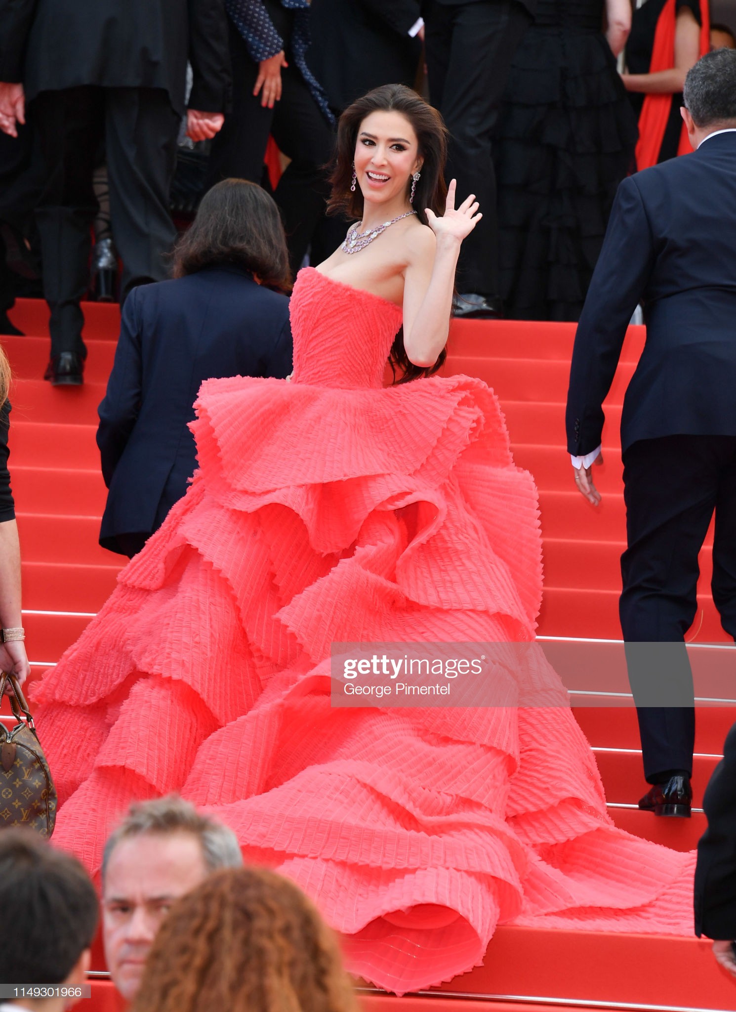 Ngày thứ 2 Cannes xuất hiện nữ thần nhan sắc chặt chém thảm đỏ, khiến Phạm Băng Băng Thái Lan chịu lép vế - Ảnh 7. Ngày thứ 2 Cannes xuất hiện nữ thần nhan sắc chặt chém thảm đỏ, khiến Phạm Băng Băng Thái Lan chịu lép vế - Ảnh 7.