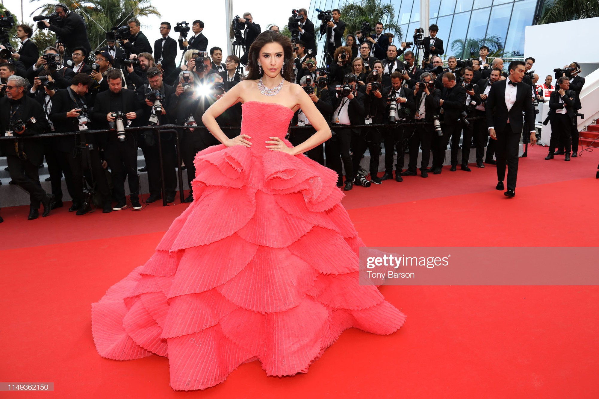 Ngày thứ 2 Cannes xuất hiện nữ thần nhan sắc chặt chém thảm đỏ, khiến Phạm Băng Băng Thái Lan chịu lép vế - Ảnh 3. Ngày thứ 2 Cannes xuất hiện nữ thần nhan sắc chặt chém thảm đỏ, khiến Phạm Băng Băng Thái Lan chịu lép vế - Ảnh 3.
