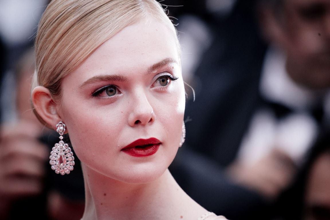 Giữa loạt mỹ nhân sexy ngồn ngộn tại Cannes 2019, có một nàng công chúa cổ tích đẹp nao lòng bước ra đời thực - Ảnh 12. Giữa loạt mỹ nhân sexy ngồn ngộn tại Cannes 2019, có một nàng công chúa cổ tích đẹp nao lòng bước ra đời thực - Ảnh 12.