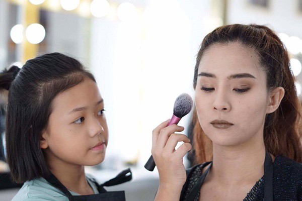 Beauty Blogger Thái Lan mua một chiếc BMW tặng bản thân nhân dịp sinh nhật thứ 12 - Ảnh 4.