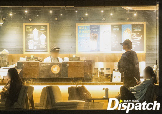 Lợi hại như Dispatch: Khui được ảnh hẹn hò của tài tử So Ji Sub với nữ thần phát thanh viên kém 17 tuổi đài SBS - Ảnh 1.
