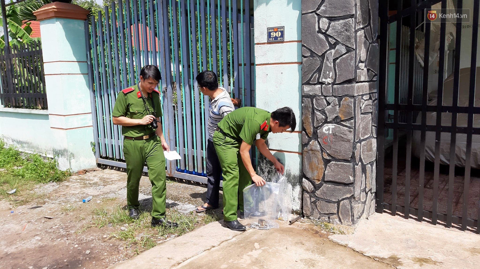 Cảnh sát vào rừng cao su, truy tìm dấu vết để phá án vụ 2 thi thể trong thùng nước đổ bê tông - Ảnh 1. Cảnh sát vào rừng cao su, truy tìm dấu vết để phá án vụ 2 thi thể trong thùng nước đổ bê tông - Ảnh 1.