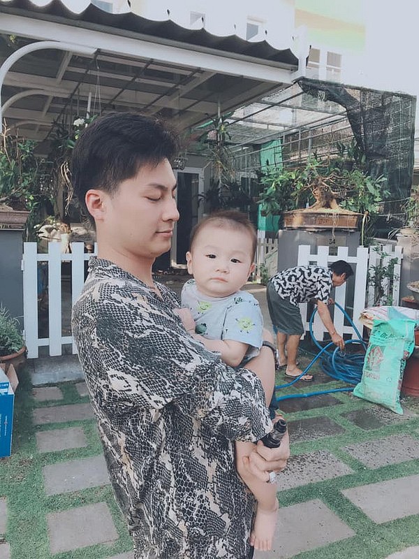 Clip con trai Lâm Khánh Chi nhún nhảy cực đáng yêu trên nền nhạc của nghệ sĩ Hoài Linh dù mới tròn 8 tháng tuổi - Ảnh 6.
