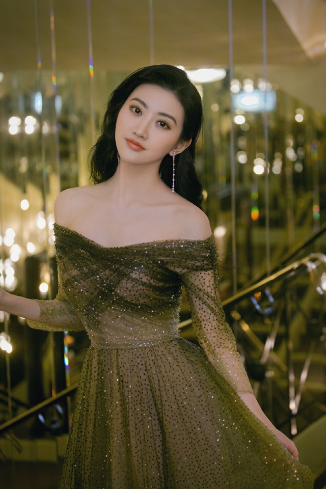 Sự kiện bên lề Cannes: Ming Xi - Sui He cạnh tranh sắc vóc khốc liệt, Lưu Đào - Quan Hiểu Đồng chẳng chịu lép vế - Ảnh 25.