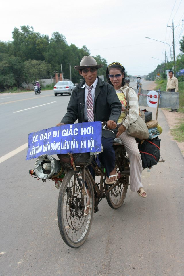 Cái kết bẽ bàng đằng sau chuyện tình của gã đàn ông hành nghề giác hơi xuyên Việt và cô vợ nhặt dậy sóng MXH - Ảnh 1.