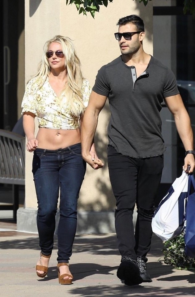 Britney bất ngờ tươi cười tuy&ecirc;n bố sẽ trở lại sớm sau khi quản l&yacute; bảo sắp giải nghệ: fan biết tin ai b&acirc;y giờ? - Ảnh 3.