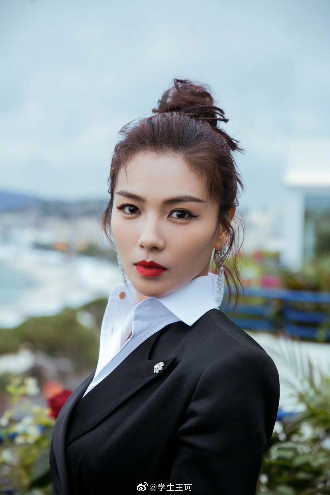 Sự kiện bên lề Cannes: Ming Xi - Sui He cạnh tranh sắc vóc khốc liệt, Lưu Đào - Quan Hiểu Đồng chẳng chịu lép vế - Ảnh 14. Sự kiện bên lề Cannes: Ming Xi - Sui He cạnh tranh sắc vóc khốc liệt, Lưu Đào - Quan Hiểu Đồng chẳng chịu lép vế - Ảnh 14.