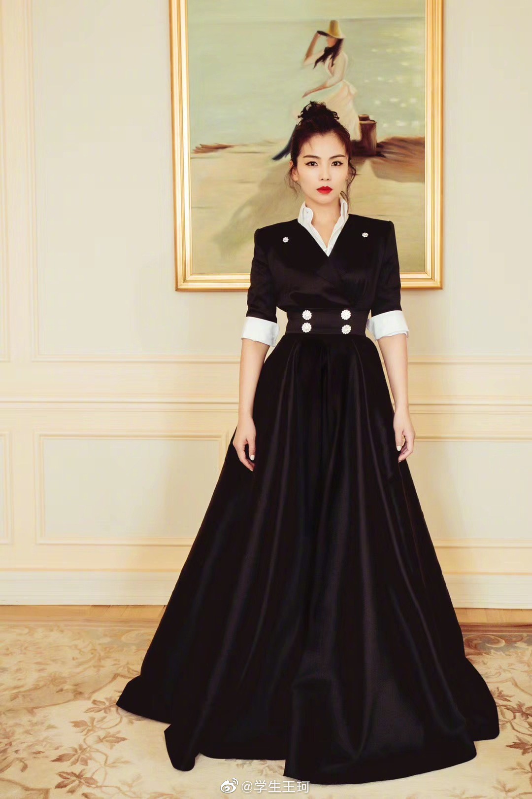 Sự kiện bên lề Cannes: Ming Xi - Sui He cạnh tranh sắc vóc khốc liệt, Lưu Đào - Quan Hiểu Đồng chẳng chịu lép vế - Ảnh 15. Sự kiện bên lề Cannes: Ming Xi - Sui He cạnh tranh sắc vóc khốc liệt, Lưu Đào - Quan Hiểu Đồng chẳng chịu lép vế - Ảnh 15.