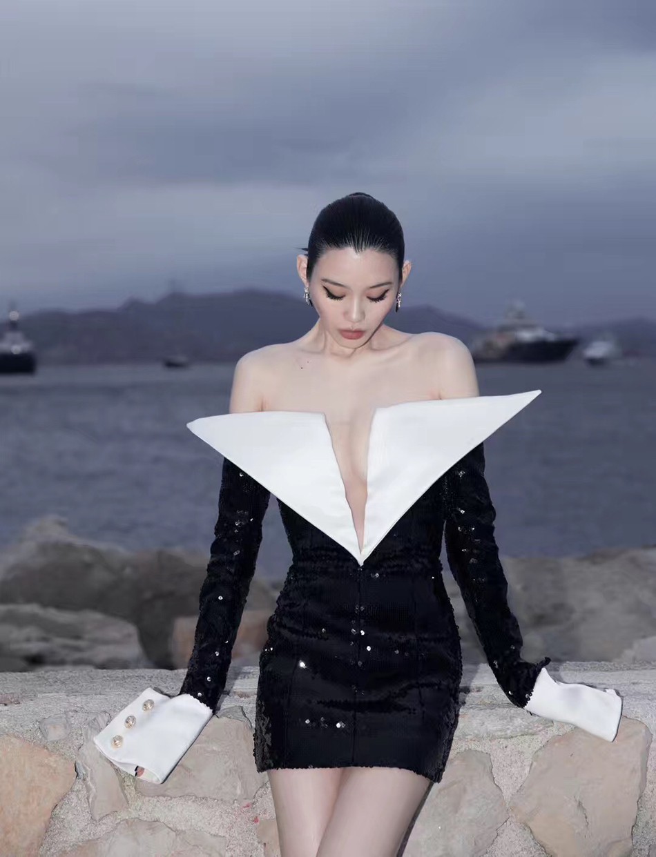 Sự kiện bên lề Cannes: Ming Xi - Sui He cạnh tranh sắc vóc khốc liệt, Lưu Đào - Quan Hiểu Đồng chẳng chịu lép vế - Ảnh 1. Sự kiện bên lề Cannes: Ming Xi - Sui He cạnh tranh sắc vóc khốc liệt, Lưu Đào - Quan Hiểu Đồng chẳng chịu lép vế - Ảnh 1.