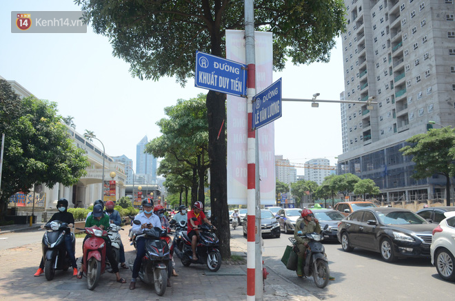 Ảnh: Người d&acirc;n Thủ đ&ocirc; vật v&atilde;, t&igrave;m đủ mọi c&aacute;ch để trốn c&aacute;i nắng hơn 40 độ - Ảnh 8.