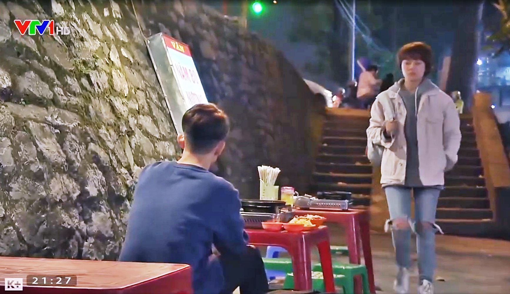 Cư d&acirc;n mạng đ&atilde; nhanh ch&oacute;ng t&igrave;m ra qu&aacute;n b&ograve; nướng tủ của Dương tomboyloichoi v&agrave; Bảo trong Về nh&agrave; đi con - Ảnh 1.