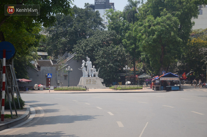 Ảnh: Hà Nội nắng nóng “cháy da cháy thịt”, nhiều người không khỏi mệt mỏi tìm bóng cây nghỉ ngơi - Ảnh 7.