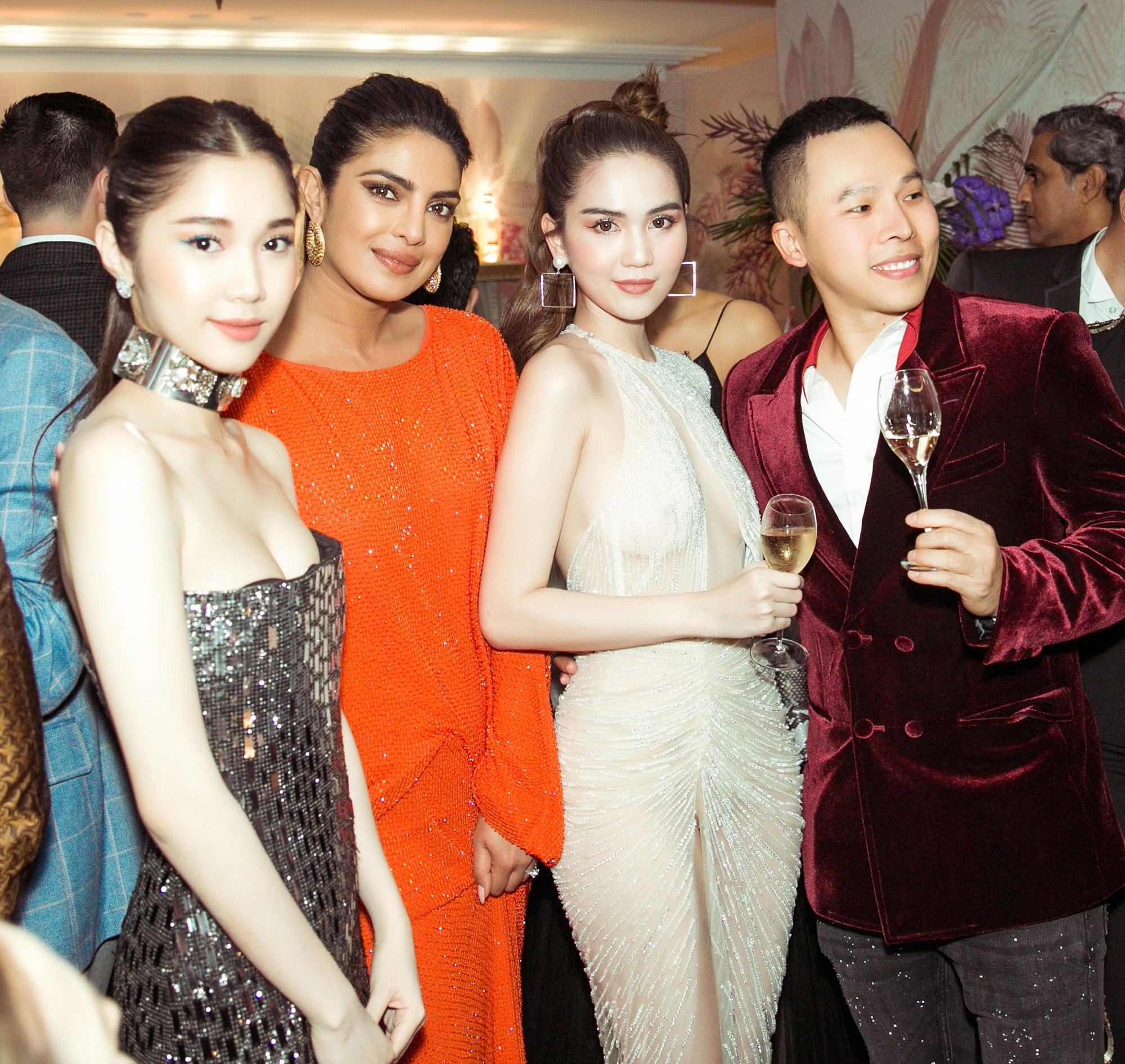 Ngọc Trinh diện váy mỏng tang, đọ sắc cùng Priyanka Chopra, thiên thần Victorias Secret tại Cannes - Ảnh 6. Ngọc Trinh diện váy mỏng tang, đọ sắc cùng Priyanka Chopra, thiên thần Victorias Secret tại Cannes - Ảnh 6.
