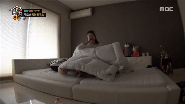 Song Ji Hyo v&agrave; Jeon So Min đều bị d&igrave;m h&agrave;ng tơi tả khi lộ mặt ng&aacute;i ngủ tr&ecirc;n show thực tế - Ảnh 6.