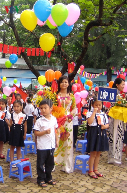 Tai nạn ở hầm Kim Liên: Nghẹn lòng khi học sinh hỏi “Ai dạy chúng con“ - Ảnh 4.