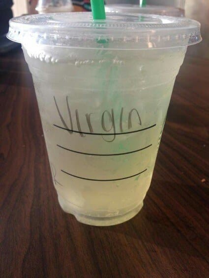 Ghi nhầm tên khách là quả báo, đồng trinh, Starbucks gây cười đến mức khách hàng muốn giận cũng giận không nổi - Ảnh 9.