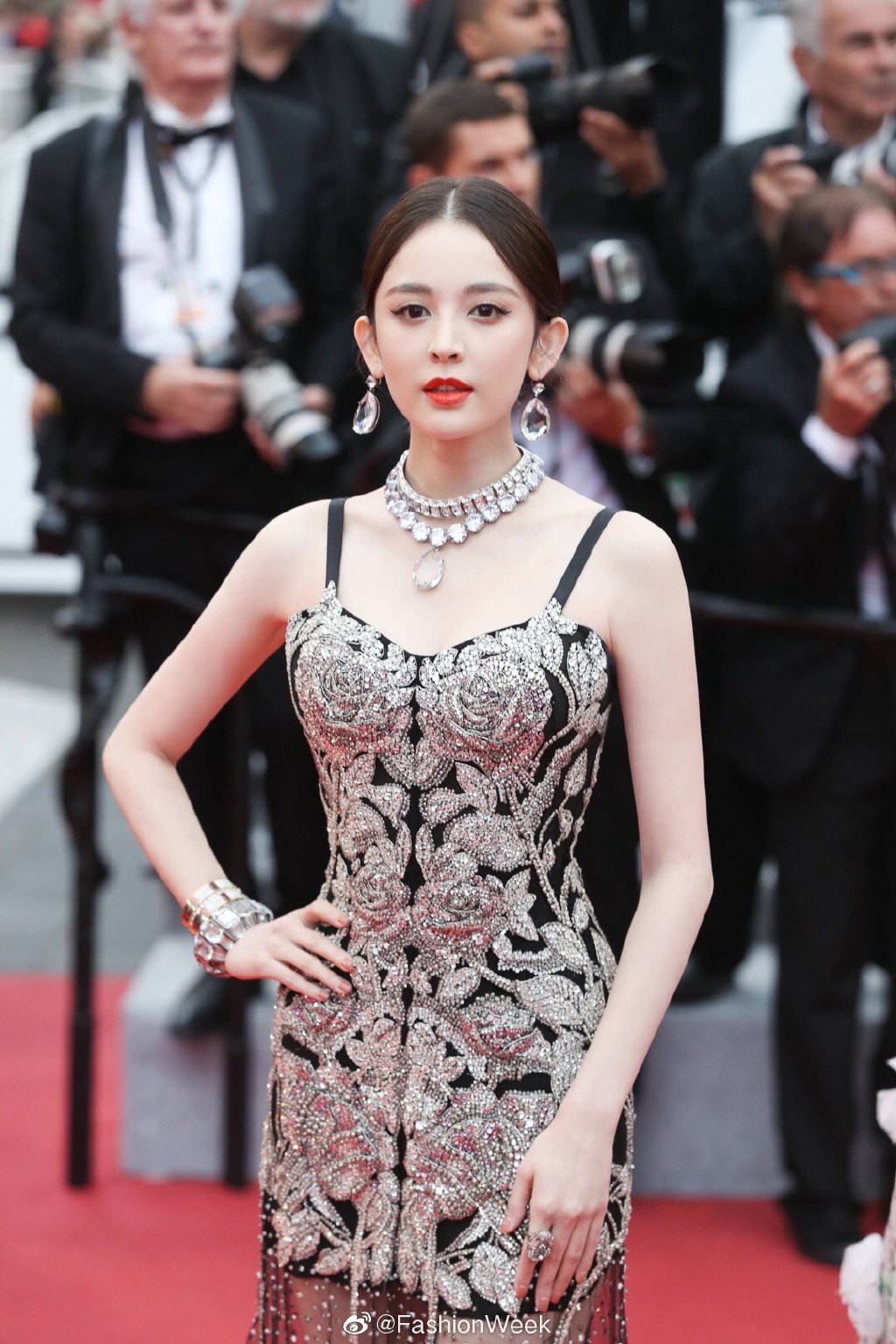 Mỹ nhân bị nhầm với Ngọc Trinh: Nàng công chúa Hoa ngữ đẹp ná thở tại Cannes bất chấp ảnh không photoshop - Ảnh 3. Mỹ nhân bị nhầm với Ngọc Trinh: Nàng công chúa Hoa ngữ đẹp ná thở tại Cannes bất chấp ảnh không photoshop - Ảnh 3.