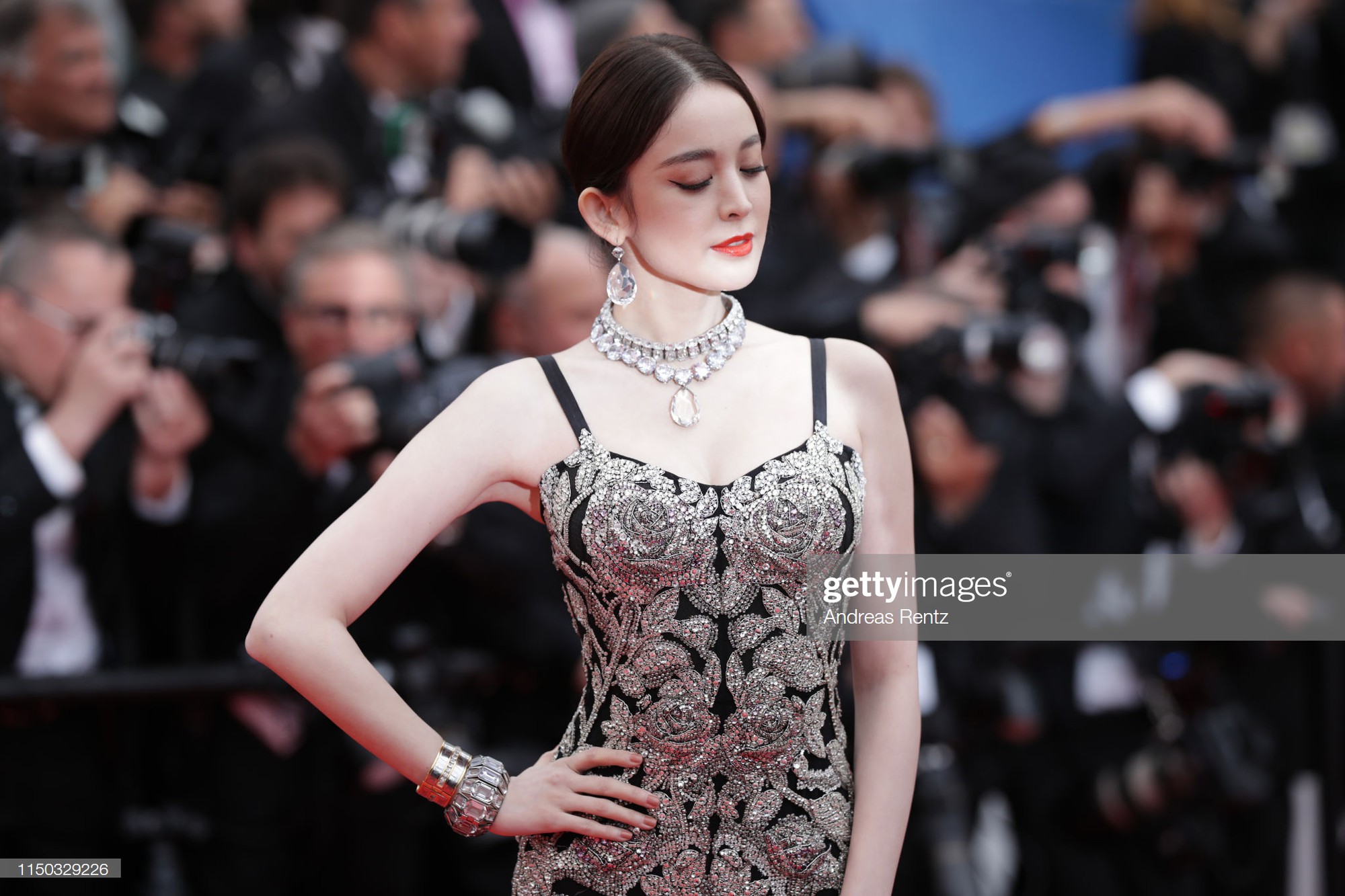 Mỹ nhân bị nhầm với Ngọc Trinh: Nàng công chúa Hoa ngữ đẹp ná thở tại Cannes bất chấp ảnh không photoshop - Ảnh 7. Mỹ nhân bị nhầm với Ngọc Trinh: Nàng công chúa Hoa ngữ đẹp ná thở tại Cannes bất chấp ảnh không photoshop - Ảnh 7.