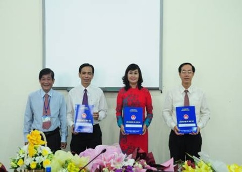 Hiệu trưởng Trường THPT Chuy&ecirc;n L&ecirc; Hồng Phong xin từ chức - Ảnh 1.