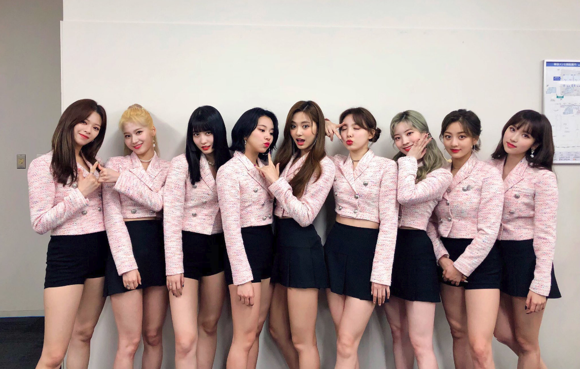 Vượt cả BIGBANG và EXO, TWICE chính thức trở thành nữ vương YouTube chỉ xếp sau BTS - Ảnh 2. Vượt cả BIGBANG và EXO, TWICE chính thức trở thành nữ vương YouTube chỉ xếp sau BTS - Ảnh 2.
