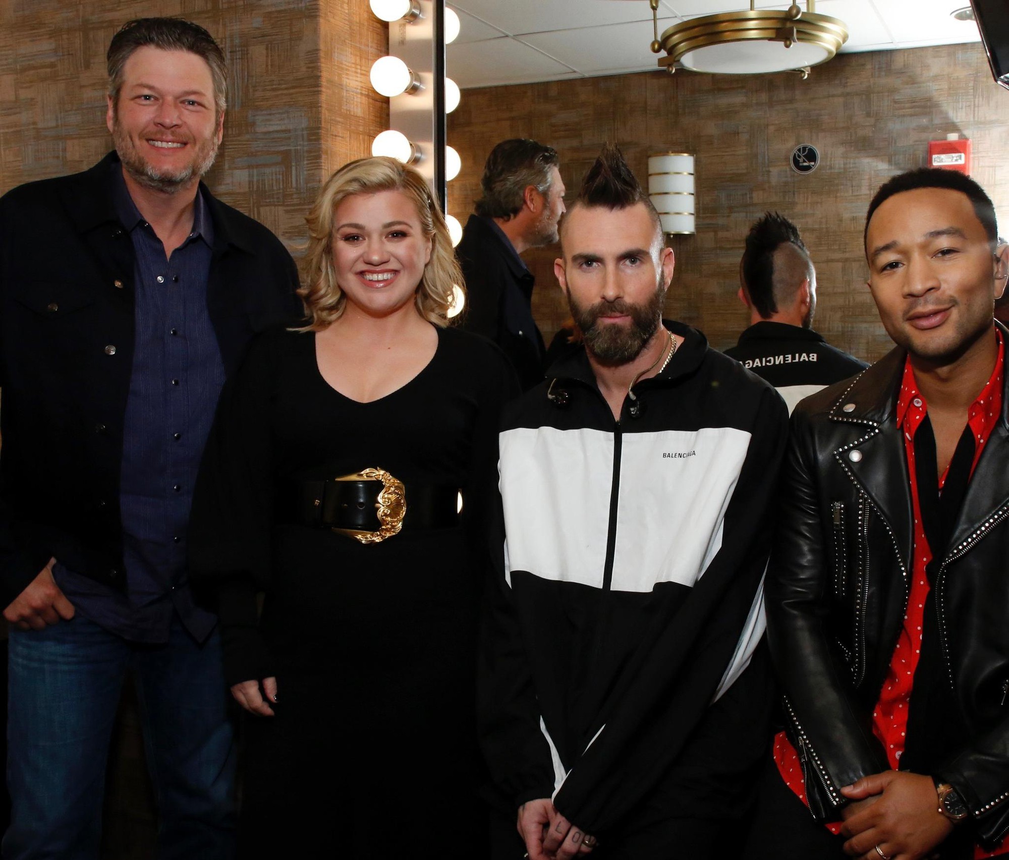 Chung kết The Voice Mỹ: Kelly Clarkson, Adam Levine ngồi chơi xơi nước - Ảnh 2. Chung kết The Voice Mỹ: Kelly Clarkson, Adam Levine ngồi chơi xơi nước - Ảnh 2.