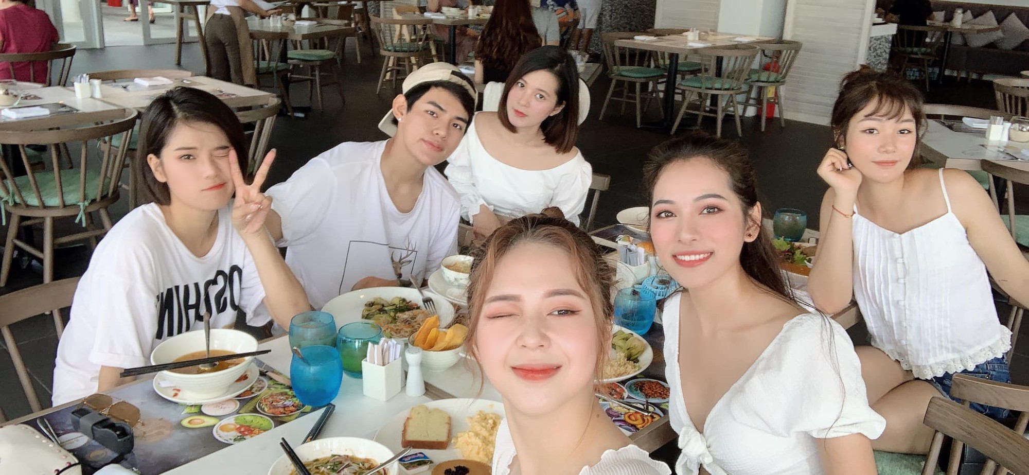 Bạn gái Dương Khắc Linh đưa cả hội bạn thân đi du lịch, tổ chức tiệc độc thân trước ngày cưới - Ảnh 3. Bạn gái Dương Khắc Linh đưa cả hội bạn thân đi du lịch, tổ chức tiệc độc thân trước ngày cưới - Ảnh 3.