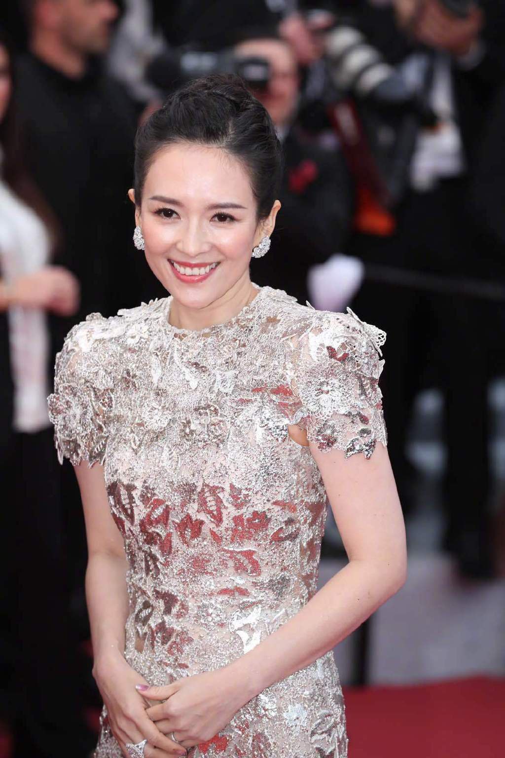 Cannes ngày 6: Chương Tử Di thần thái ngút ngàn, Hoa hậu đẹp nhất mọi thời đại đè bẹp loạt mỹ nhân Hollywood - Ảnh 5. Cannes ngày 6: Chương Tử Di thần thái ngút ngàn, Hoa hậu đẹp nhất mọi thời đại đè bẹp loạt mỹ nhân Hollywood - Ảnh 5.