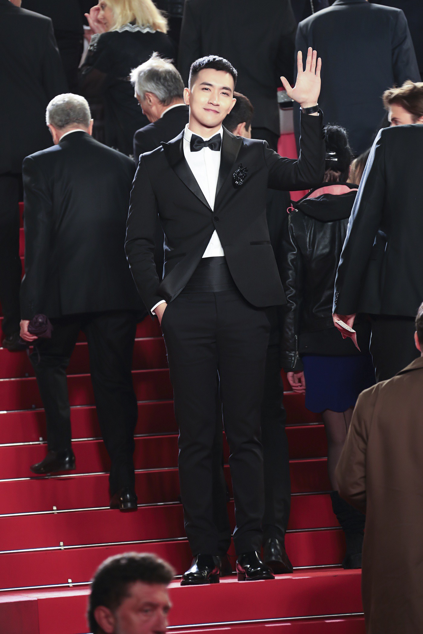 Không chọn ồn ào như Ngọc Trinh, Võ Cảnh lịch lãm xuất hiện trên thảm đỏ Cannes ngày thứ 6 - Ảnh 5. Không chọn ồn ào như Ngọc Trinh, Võ Cảnh lịch lãm xuất hiện trên thảm đỏ Cannes ngày thứ 6 - Ảnh 5.