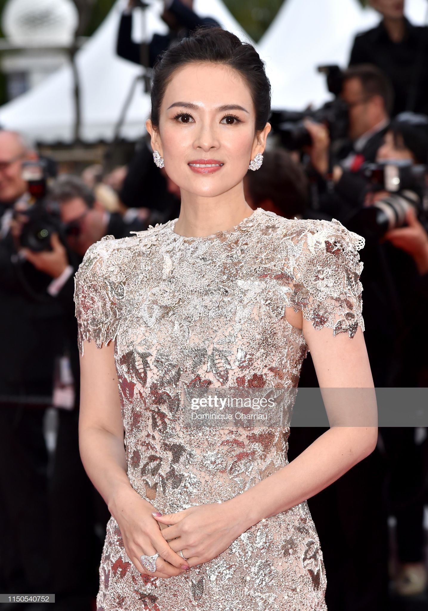 Cannes ngày 6: Chương Tử Di thần thái ngút ngàn, Hoa hậu đẹp nhất mọi thời đại đè bẹp loạt mỹ nhân Hollywood - Ảnh 3. Cannes ngày 6: Chương Tử Di thần thái ngút ngàn, Hoa hậu đẹp nhất mọi thời đại đè bẹp loạt mỹ nhân Hollywood - Ảnh 3.
