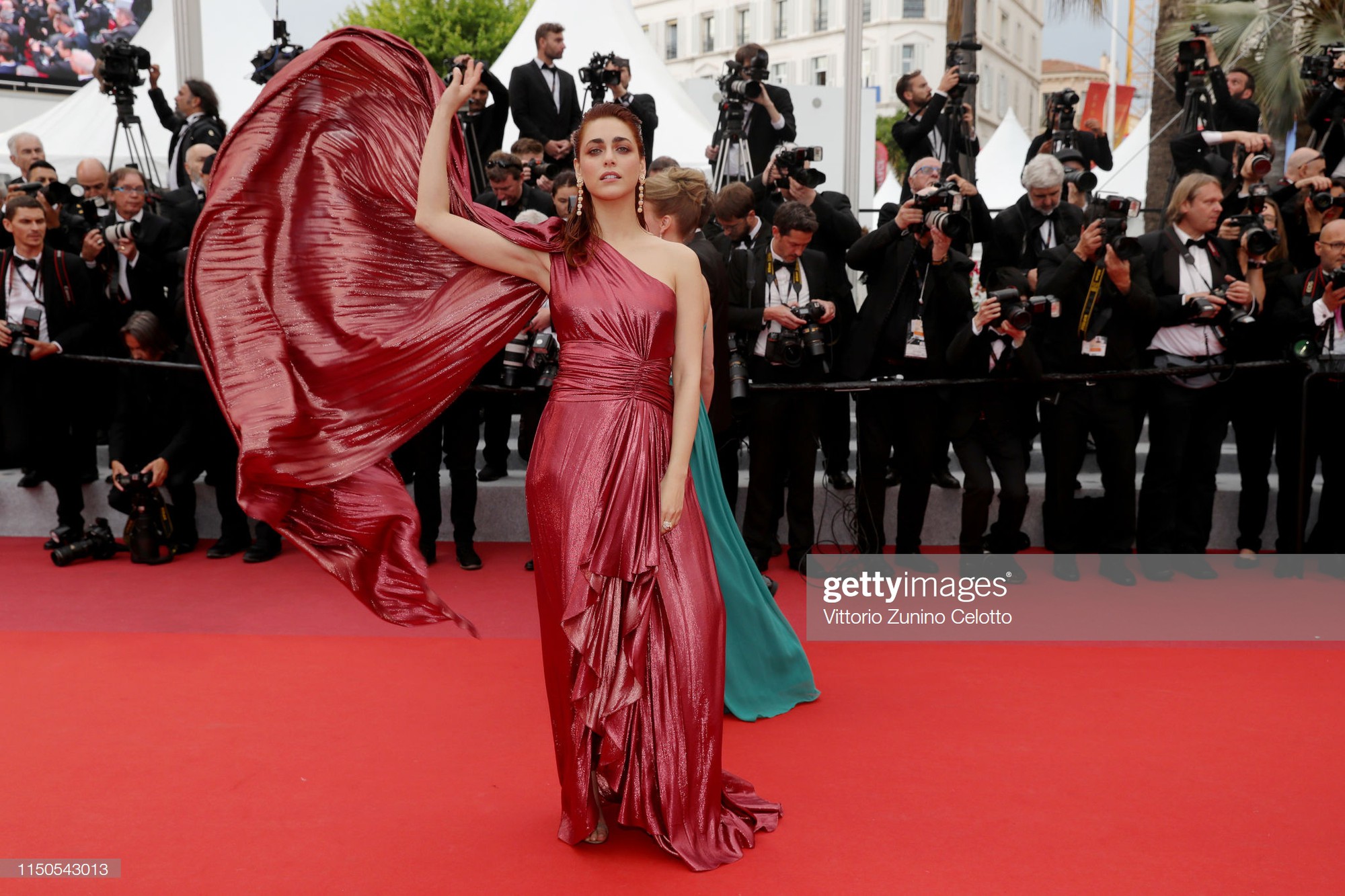 Cannes ngày 6: Chương Tử Di thần thái ngút ngàn, Hoa hậu đẹp nhất mọi thời đại đè bẹp loạt mỹ nhân Hollywood - Ảnh 12. Cannes ngày 6: Chương Tử Di thần thái ngút ngàn, Hoa hậu đẹp nhất mọi thời đại đè bẹp loạt mỹ nhân Hollywood - Ảnh 12.