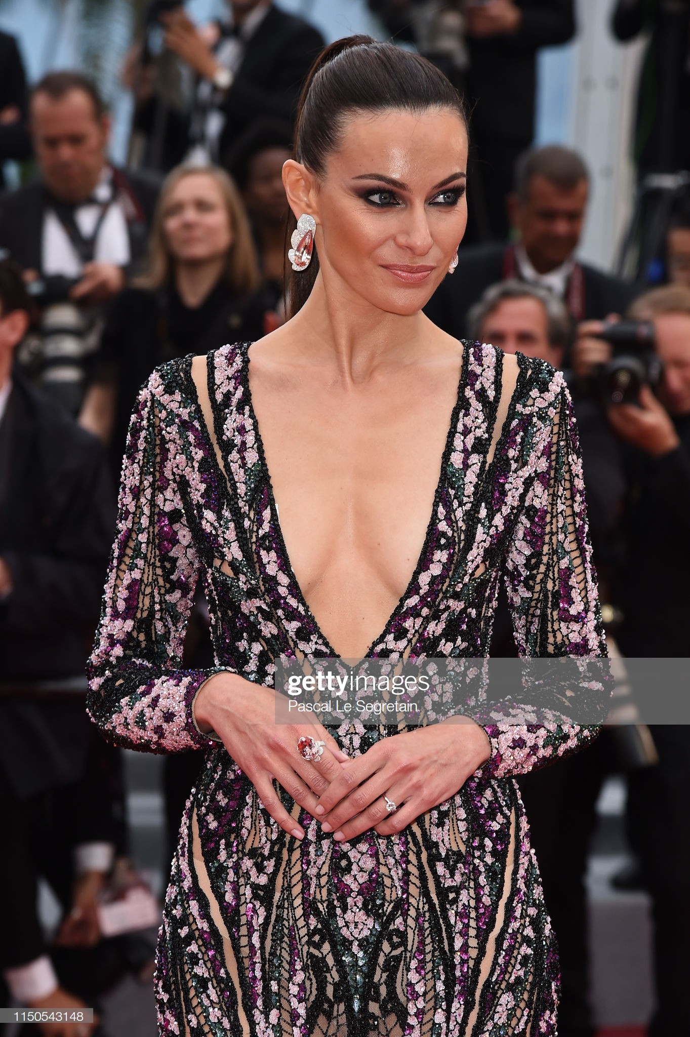 Cannes ngày 6: Chương Tử Di thần thái ngút ngàn, Hoa hậu đẹp nhất mọi thời đại đè bẹp loạt mỹ nhân Hollywood - Ảnh 11. Cannes ngày 6: Chương Tử Di thần thái ngút ngàn, Hoa hậu đẹp nhất mọi thời đại đè bẹp loạt mỹ nhân Hollywood - Ảnh 11.