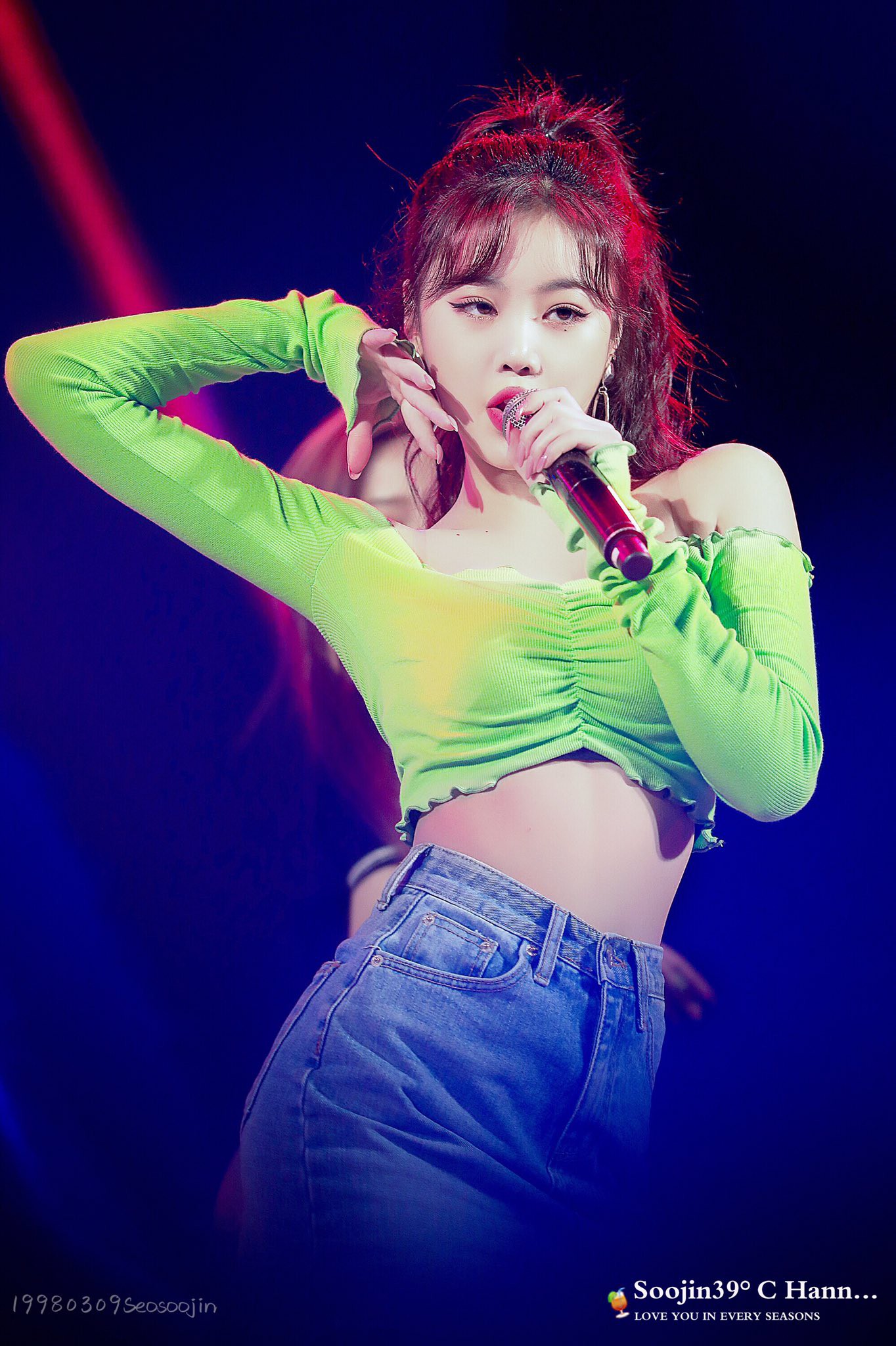 Nữ idol vừa ra mắt 1 năm đã gây sốt: Body chuẩn từng milimet chẳng kém Lisa, thần thái đọ với Jennie (BLACKPINK) - Ảnh 2. Nữ idol vừa ra mắt 1 năm đã gây sốt: Body chuẩn từng milimet chẳng kém Lisa, thần thái đọ với Jennie (BLACKPINK) - Ảnh 2.